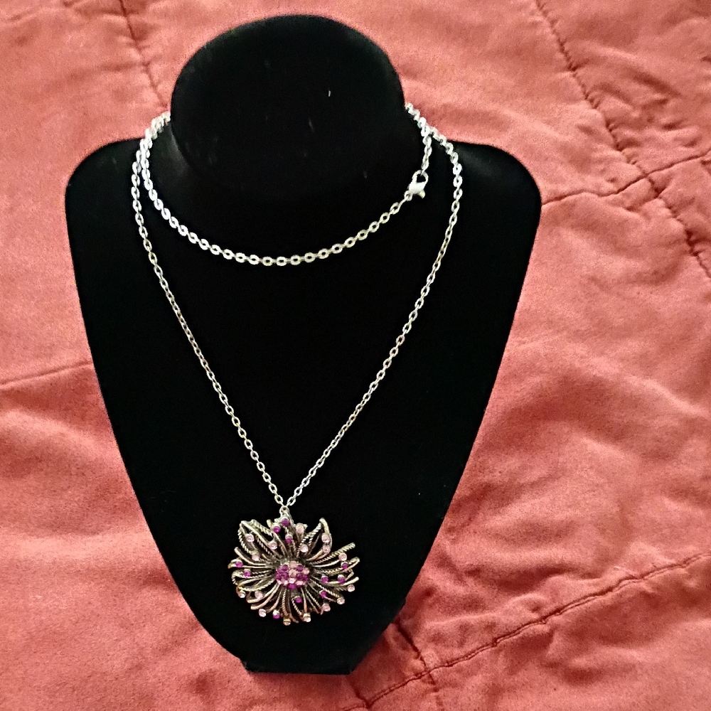 Elegant Silver and Purple Pendant Necklace
